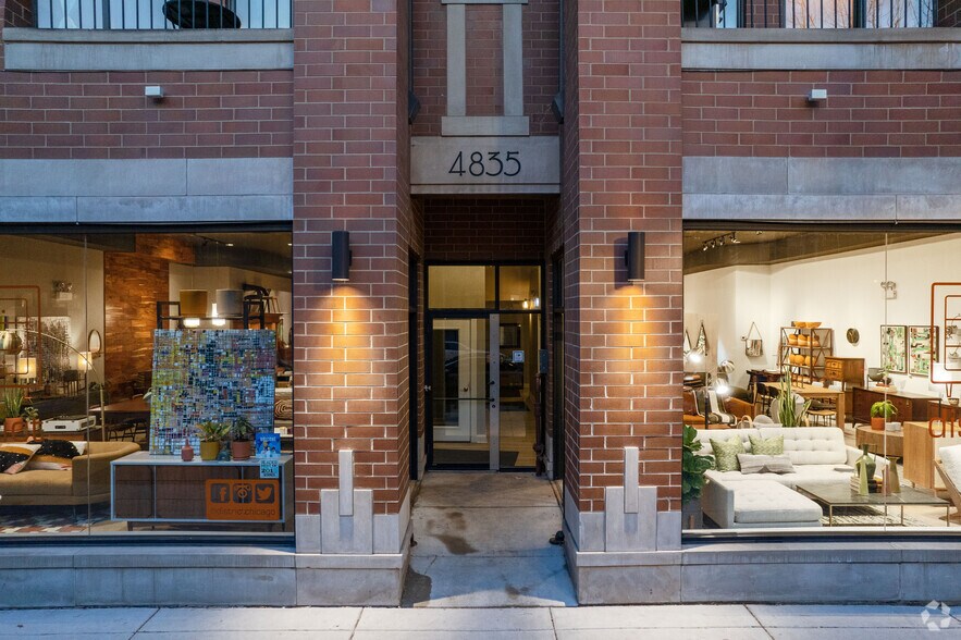 More Photos Of 4835 N Damen Ave, Chicago Apartments For Lease