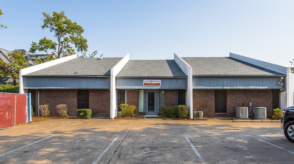 More Photos Of 2900 W Park Row Dr, Pantego Office For Sale