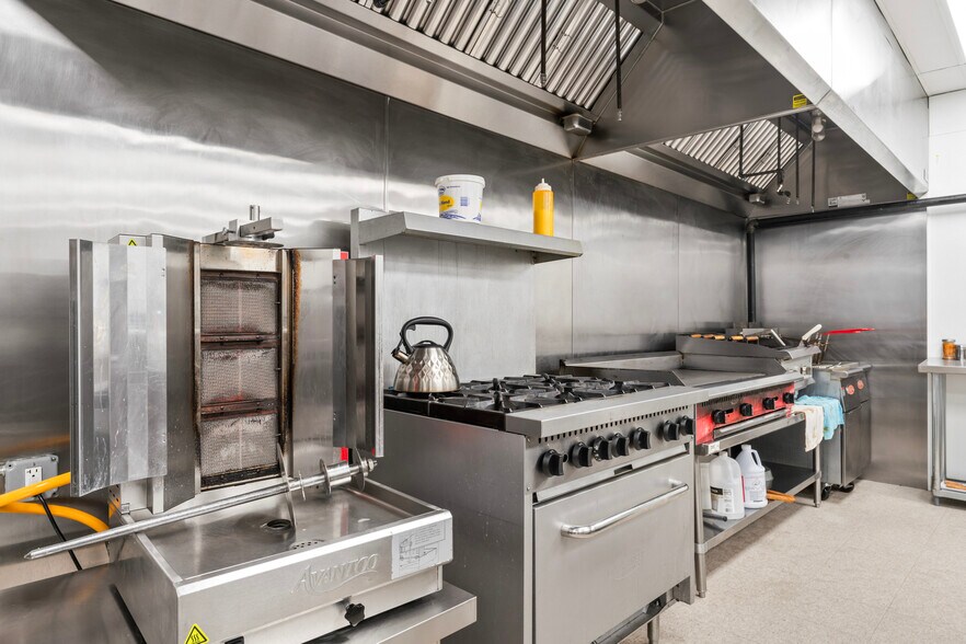 More Photos Of 322-323 W Lee Hwy, Warrenton Freestanding For Lease