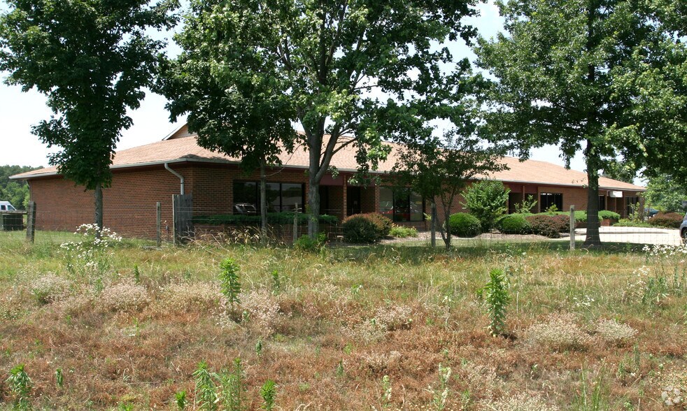 More Photos Of 1812 S Church St, Smithfield Storefront Retail Office For Lease