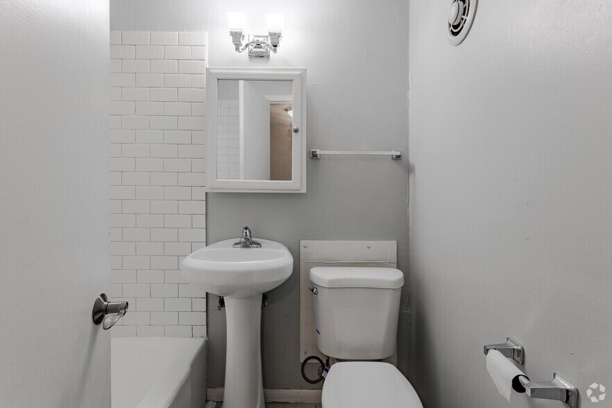 More Photos Of 2205 Bryant Ave S, Minneapolis Apartments For Sale