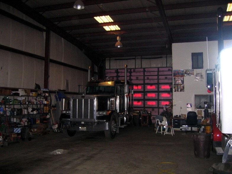 More Photos Of 9 Musket Ct, Goshen Warehouse For Lease