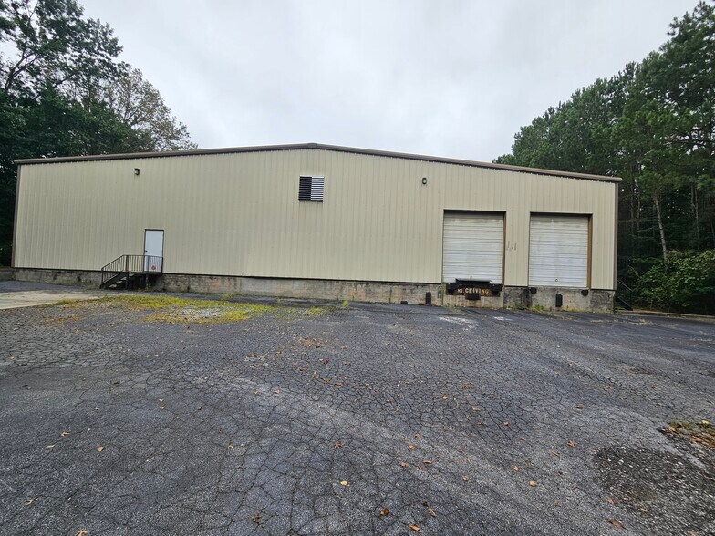 More Photos Of 135 Cecil Ct, Fayetteville Warehouse For Lease