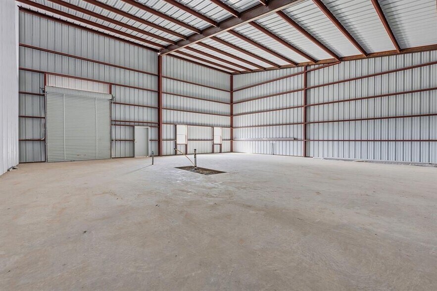 More Photos Of 10200 Darden Hill Rd, Austin Flex For Sale