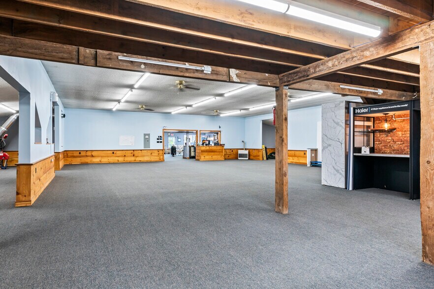 More Photos Of 680 Maine Ave, Farmingdale Storefront Retail Office For Lease