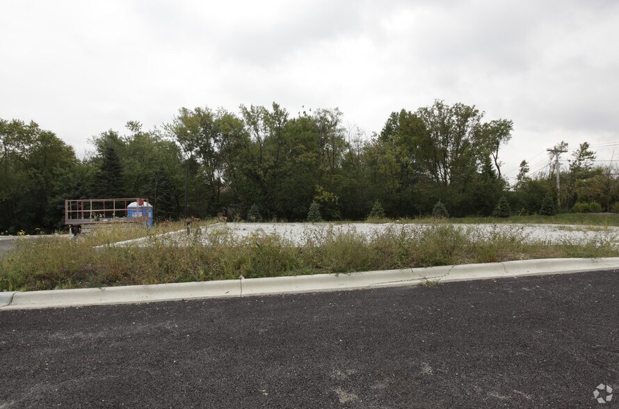 More Photos Of 16W343 83rd St, Burr Ridge Unknown For Lease