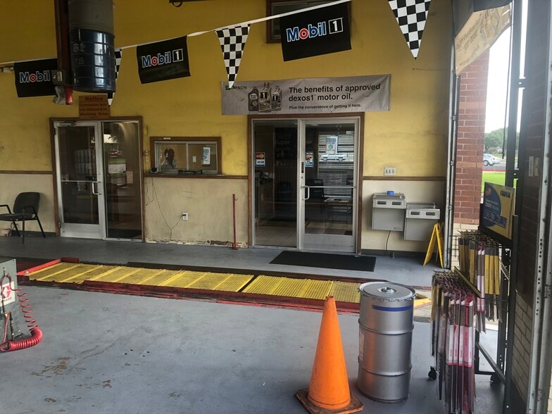 More Photos Of 12250 S Gessner Dr, Houston Auto Repair For Sale