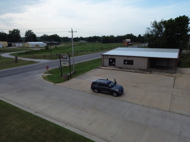 More Photos Of 542-544 Chestnut St, Skiatook Warehouse For Lease