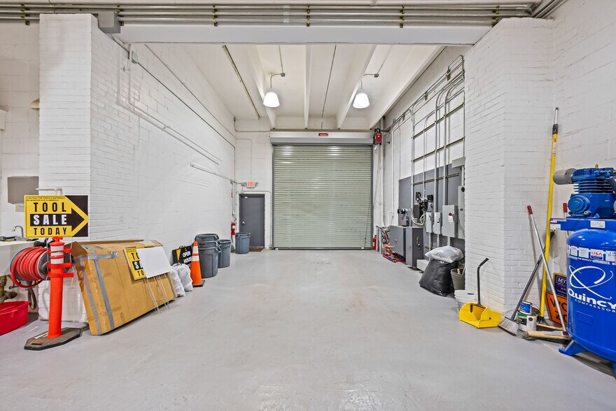 More Photos Of 88 Windsor Ave, Mineola Warehouse For Sale