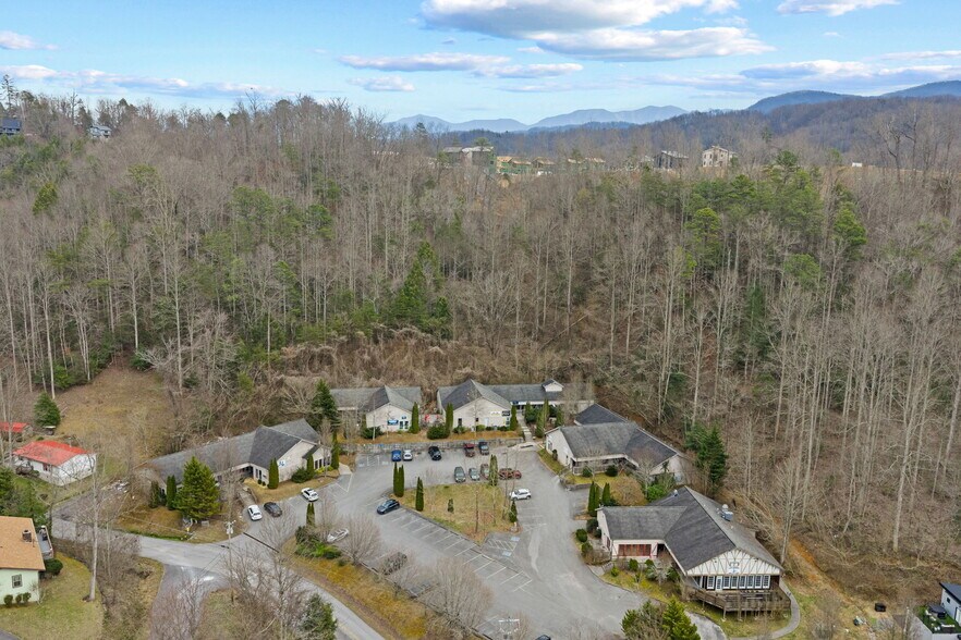 Primary Photo Of 170 Glades Rd, Gatlinburg Freestanding For Sale