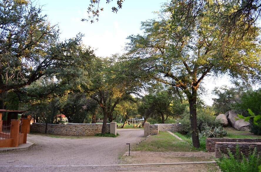 More Photos Of 1170 Rancho Robles Rd, Oracle Hotel For Sale