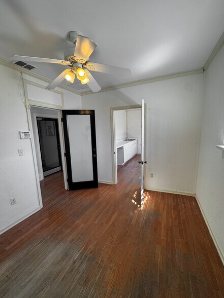 More Photos Of 306 S Park Ave, Winter Park General Retail For Lease