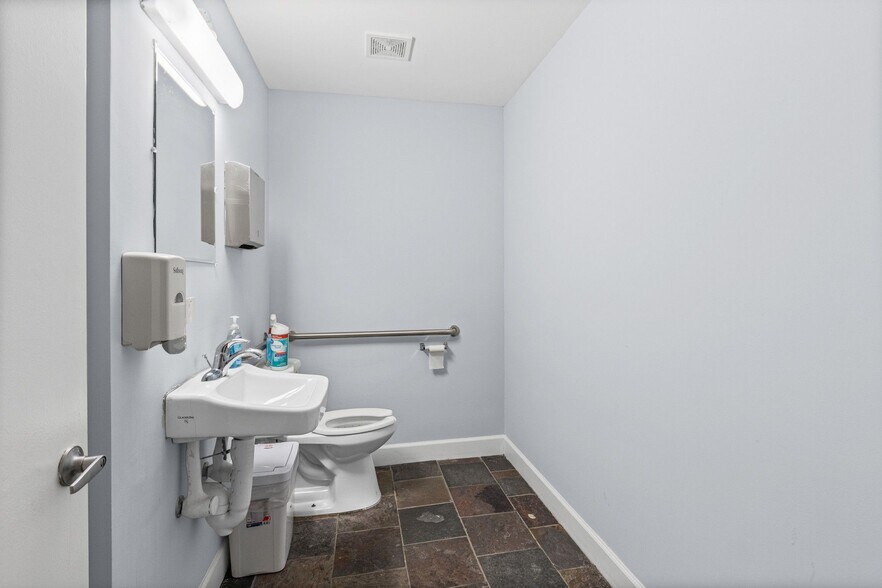 More Photos Of 3512 Godwin Ct, Mobile Medical For Sale