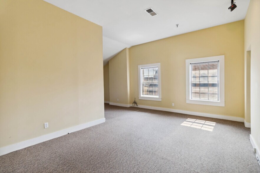 More Photos Of 239 N Broadway, Lexington Office Residential For Sale