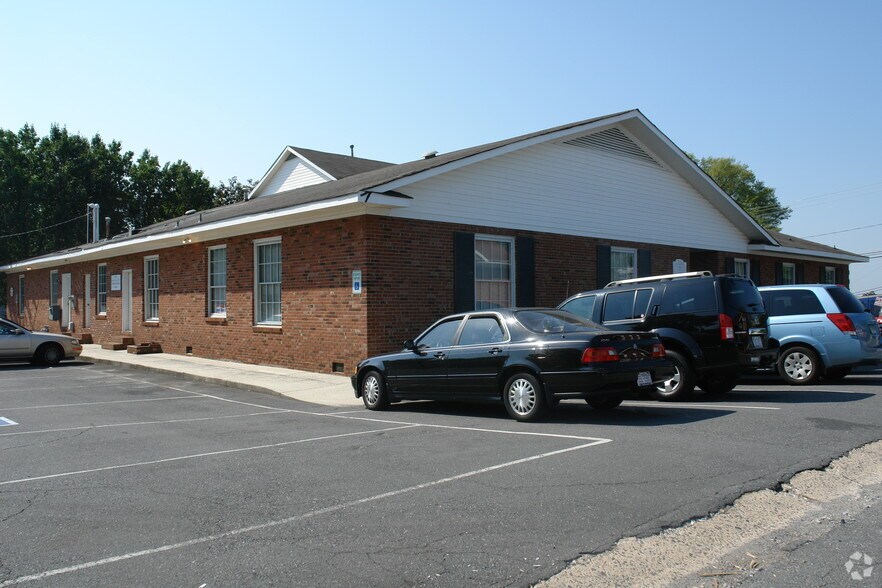 More Photos Of 1433 Emerywood Dr, Charlotte Office For Lease