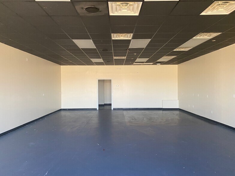 More Photos Of 3466 McCullough Blvd, Belden Storefront For Lease