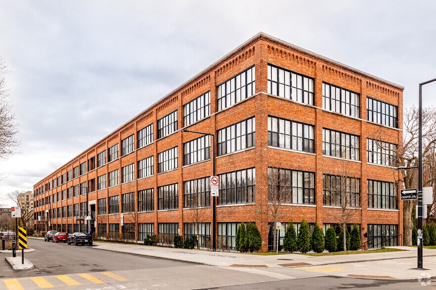Primary Photo Of 4360-4378 Av Pierre-De Coubertin, Montréal Office Residential For Lease