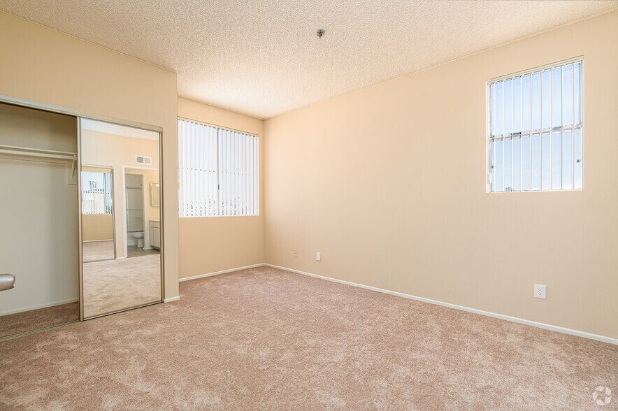 More Photos Of 10621 Valley Spring Ln, North Hollywood Apartments For Sale