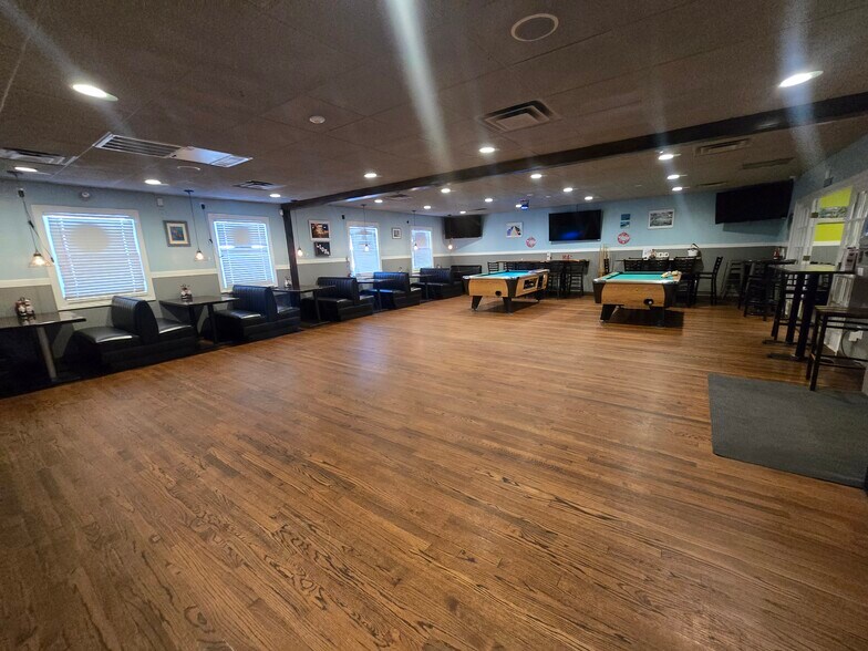 More Photos Of 48 School St, Lincoln Restaurant For Sale