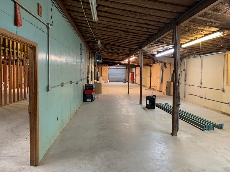 More Photos Of 4462 Oakwood Rd, Oakwood Industrial For Lease