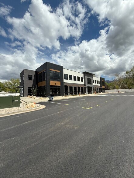 Primary Photo Of 370 W 500 S, Bountiful Medical For Sale