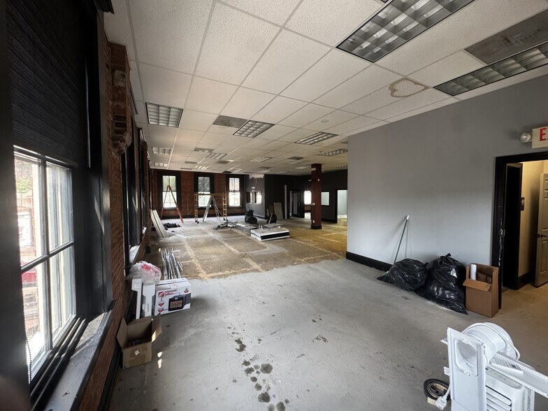 More Photos Of 136 S Main St, Saint Charles Storefront Retail Office For Lease