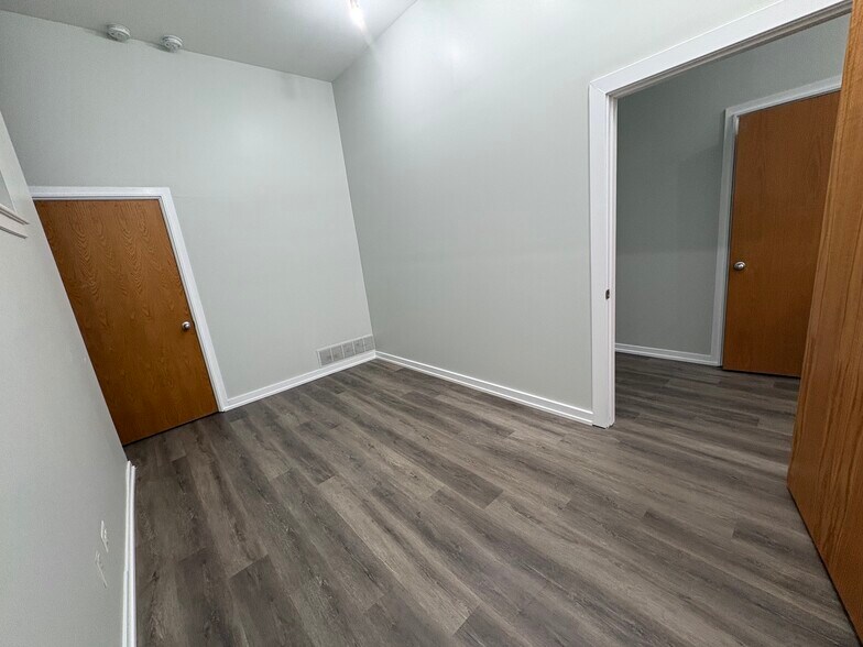 More Photos Of 2716 N Ashland Ave, Chicago Office Residential For Sale