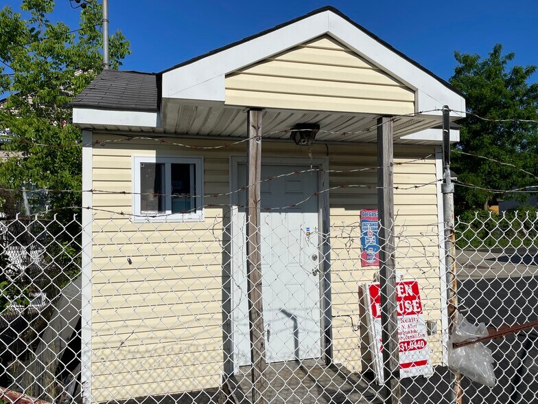 More Photos Of 2433 Middle Country Rd, Centereach Freestanding For Sale