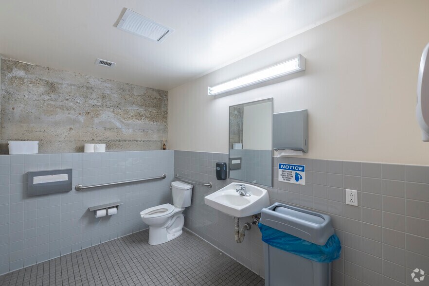 More Photos Of 380 Washington St, Oakland Unknown For Lease