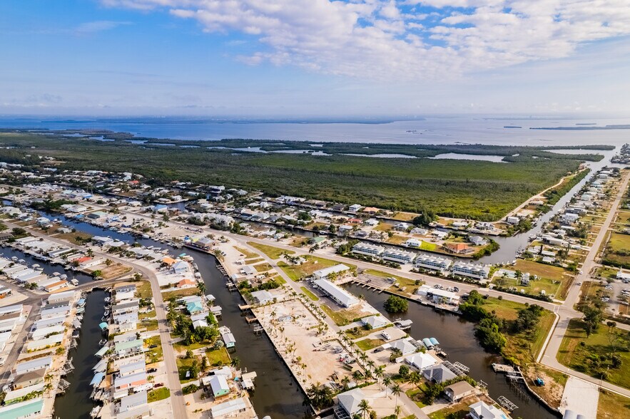 More Photos Of 3366 Stringfellow Rd, Saint James City Office For Sale