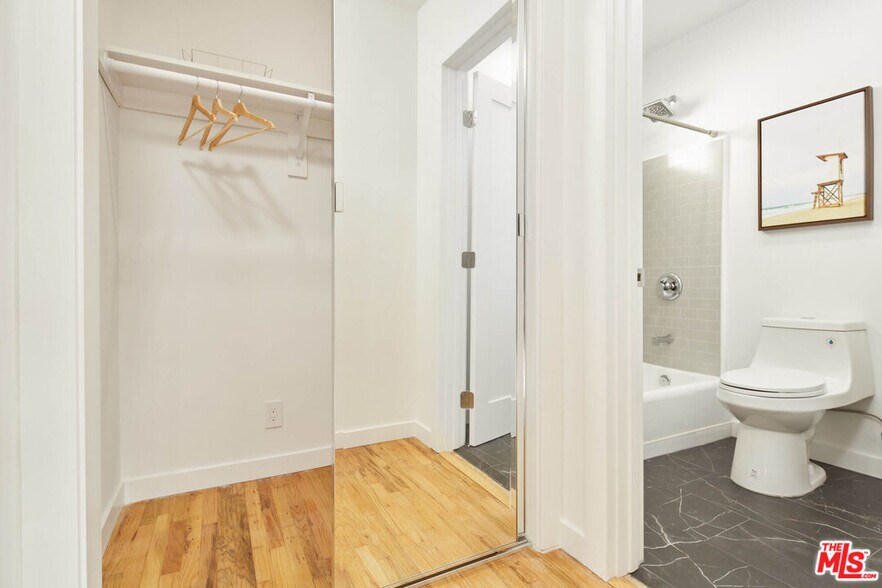 More Photos Of 2818 Abbot Kinney Blvd, Venice Apartments For Sale