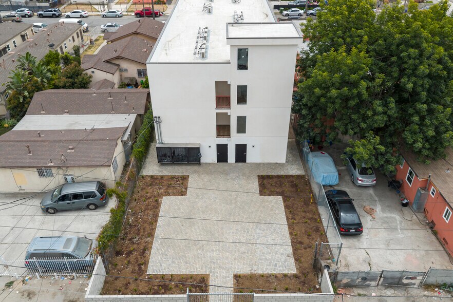 More Photos Of 833 W 84th St, Los Angeles Apartments For Sale