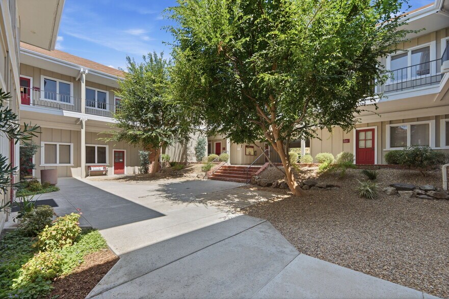 More Photos Of 1321-1345 E Thousand Oaks Blvd, Thousand Oaks Unknown For Lease
