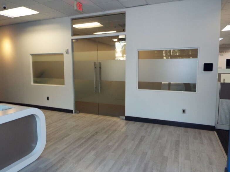 More Photos Of 3000-3044 N Commerce Pky, Miramar Warehouse For Lease