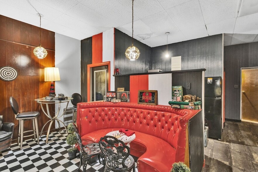 More Photos Of 1421 5th Ave, New Kensington Apartments For Sale