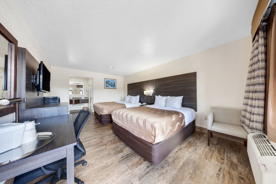 More Photos Of 333 SE 1st Ave, Florida City Hotel For Sale