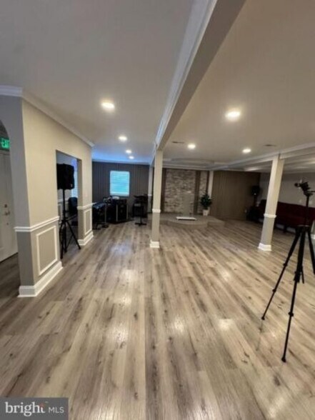 More Photos Of 7544 Holabird Ave, Dundalk Office For Sale