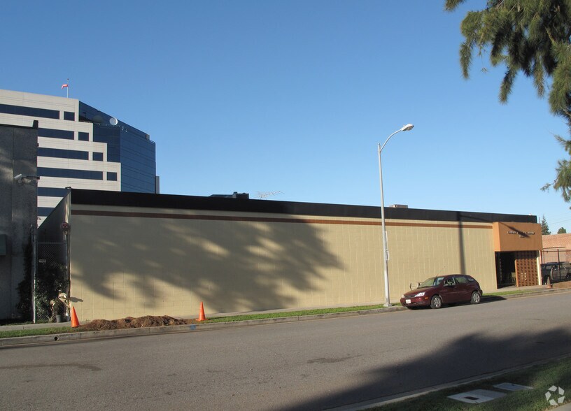 More Photos Of 1935 Armacost Ave, Los Angeles Light Distribution For Lease