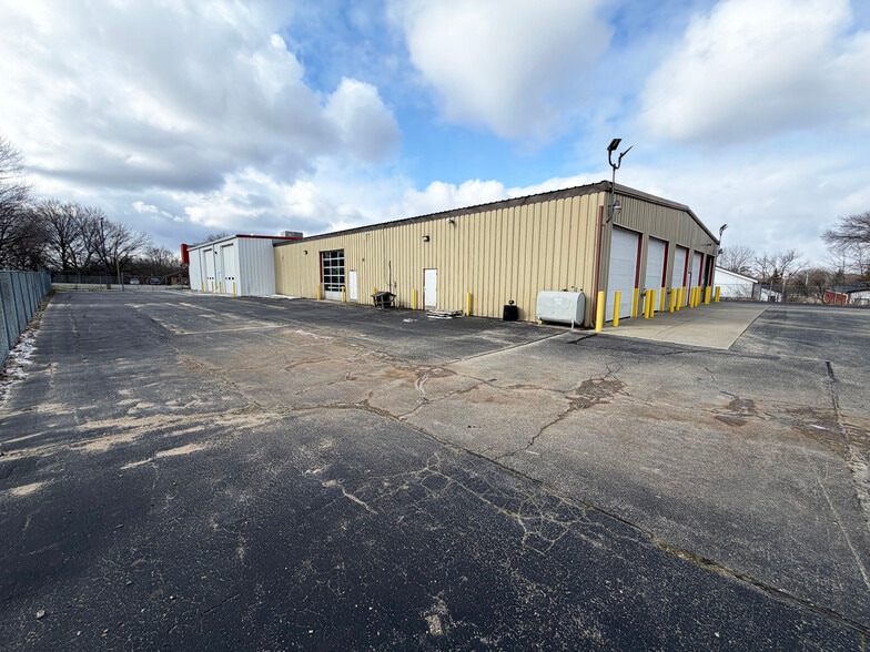 More Photos Of 345 Lake Michigan Dr, Grand Rapids Storefront For Sale