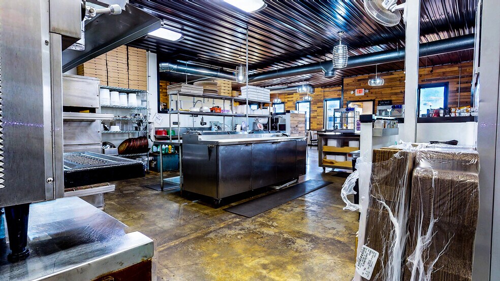 More Photos Of 1794 Harrington Memorial Rd, Mansfield Bar For Sale