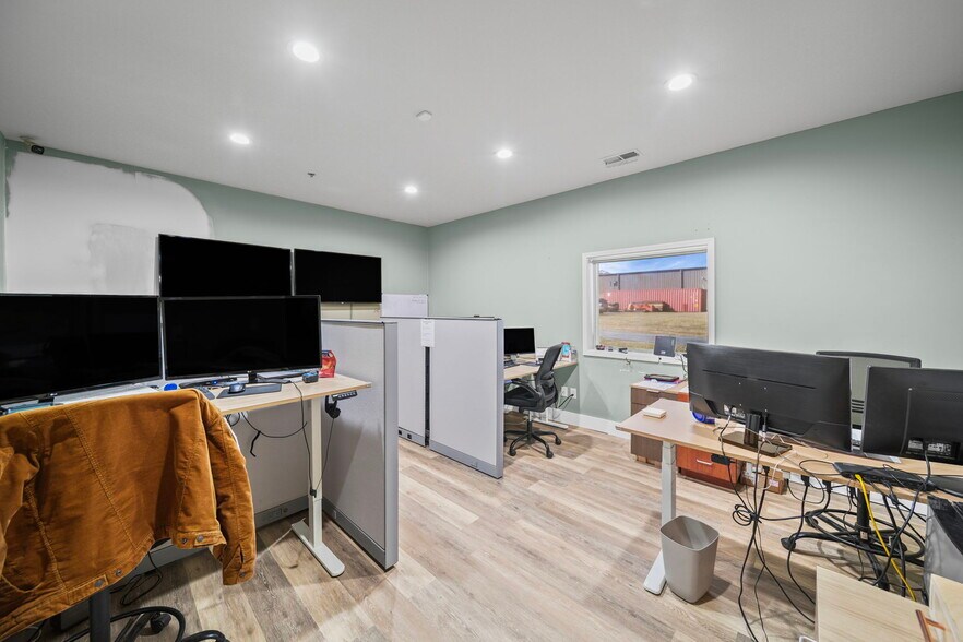 More Photos Of 3213 Westwood Industrial Dr, Monroe Manufacturing For Sale