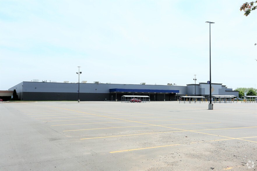 More Photos Of 340 E Edgewood Blvd, Lansing Freestanding For Lease