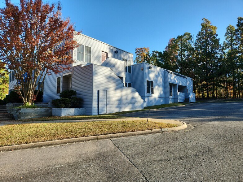 More Photos Of 3121 E Boundary Ct, Midlothian Office For Sale