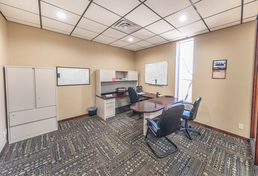 More Photos Of 23 Briercroft Office Park, Lubbock Office For Lease