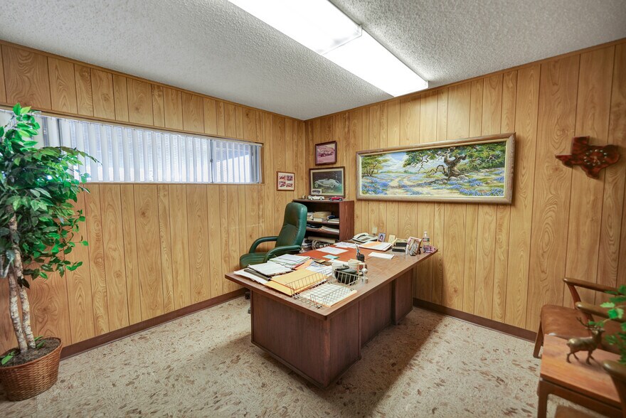 More Photos Of 501 Hillcrest Ave, Odessa Warehouse For Sale