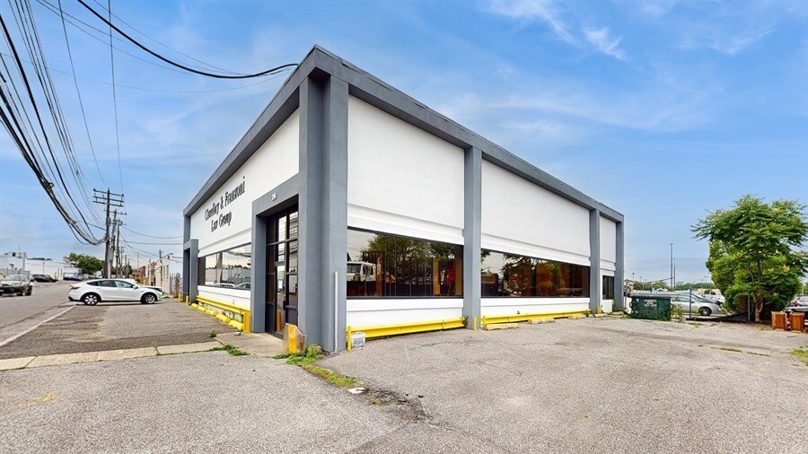 More Photos Of 26-32 Bond St, Westbury Loft Creative Space For Lease