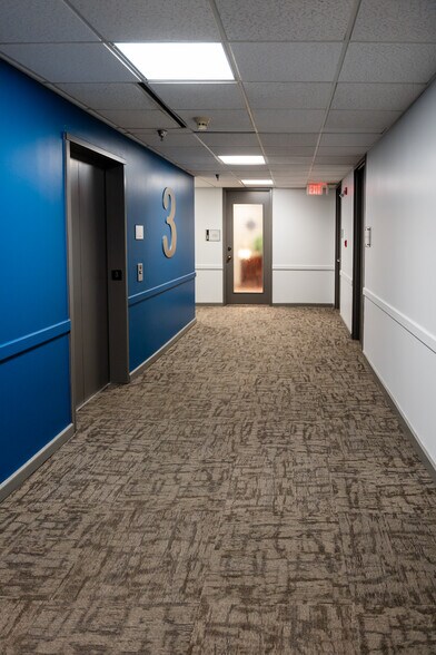 More Photos Of 407 N Cedar Ridge Dr, Duncanville Office Residential For Lease