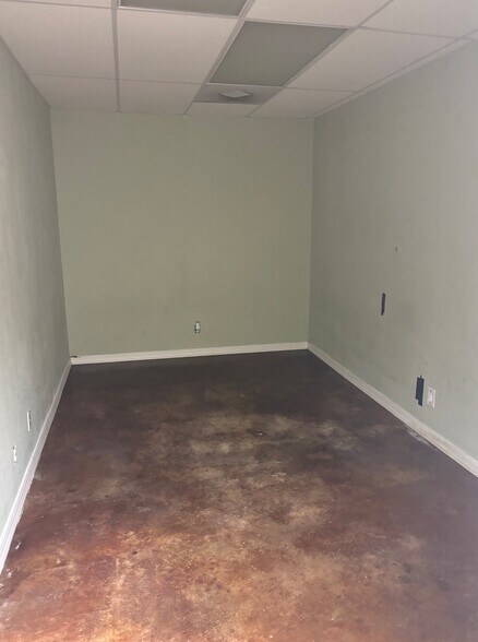More Photos Of 2992 N Hwy 167, Catoosa Office For Sale