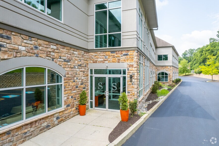 More Photos Of 400 Lapp Rd, Malvern Medical For Lease