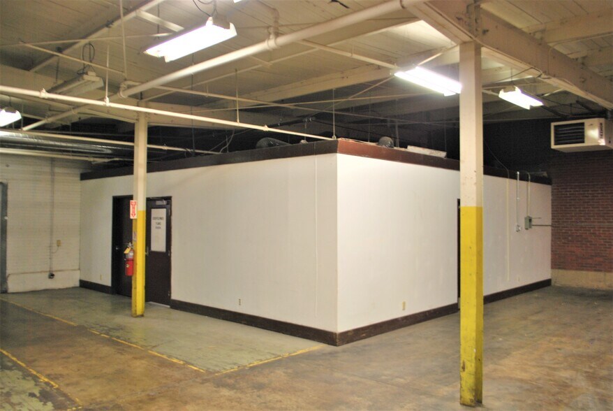 More Photos Of 1111 Seymour St, Muncie Light Manufacturing For Lease